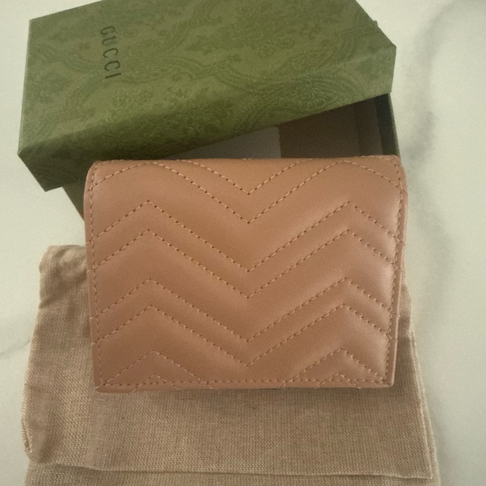 Gucci GG Marmont Matelasse’ card case wallet in Camelia - Picture 2 of 4